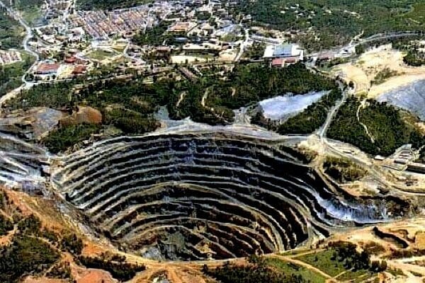 Cheapest place to buy diamonds - image of open pit diamond mine in Zimbabwe